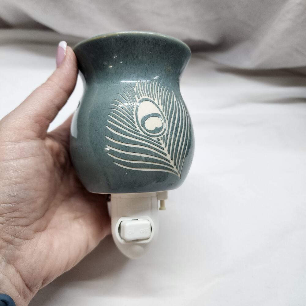Scentsy wall plug in wax warmer feather b46